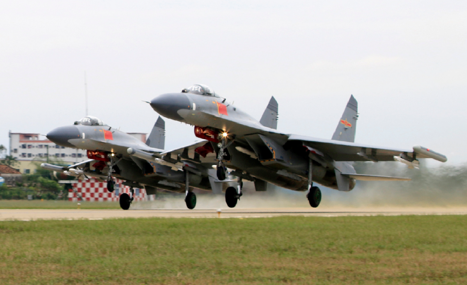 歼-12战斗机所携带的导弹类型解析，歼-12战斗机导弹类型全面解析