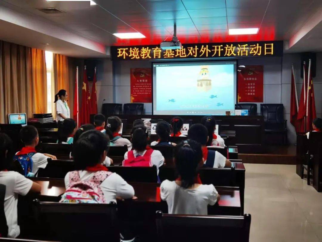 二四六香港资料期期中准,深度解析与预测,香港期期中准资料揭秘,深度解析与精准预测