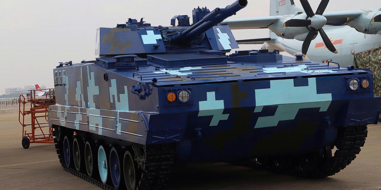 运-20空投装甲车，空中巨人与陆地猛兽的完美结合，运-20空投装甲车，空中巨人与陆地猛兽的完美结合展示强大空中力量