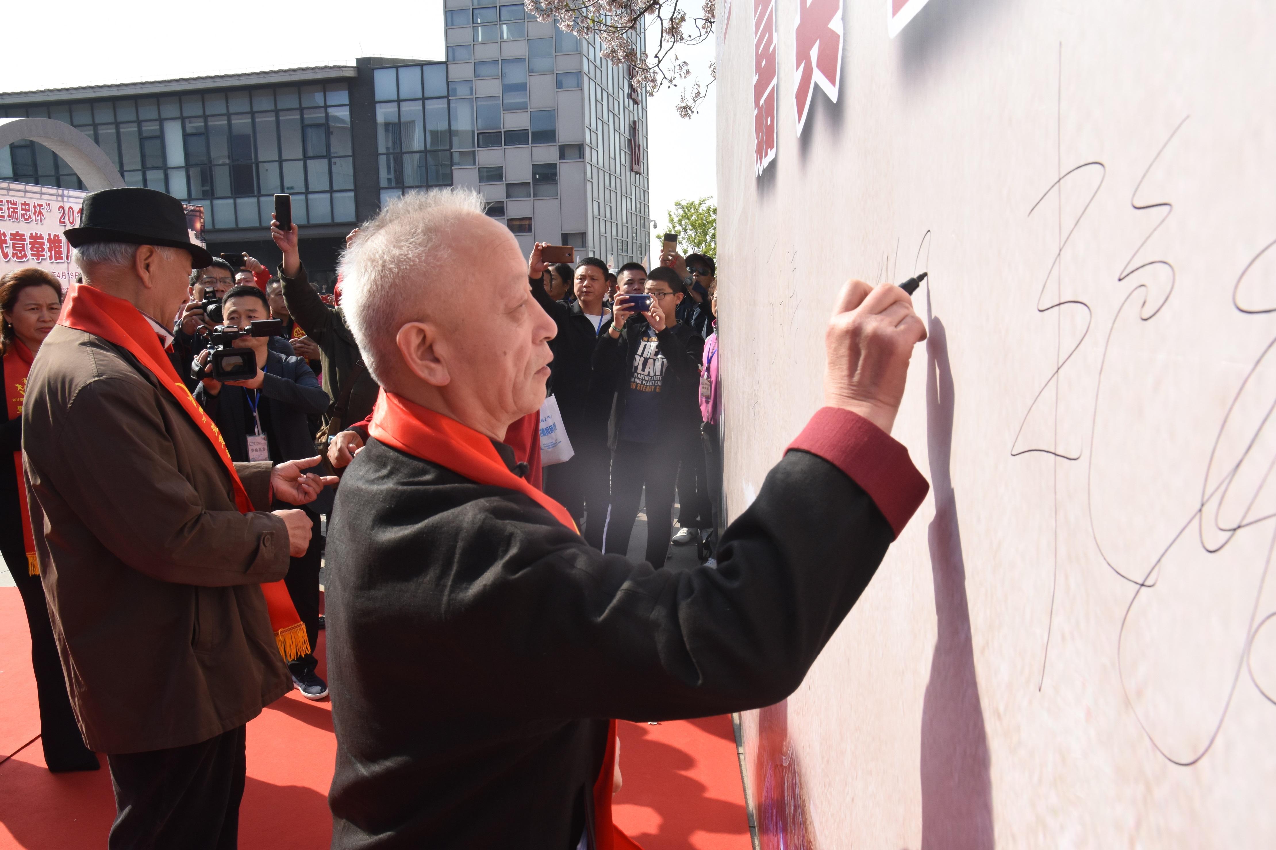 一码一肖王中王论坛，探索与解析，一码一肖王中王论坛，深度探索与解析