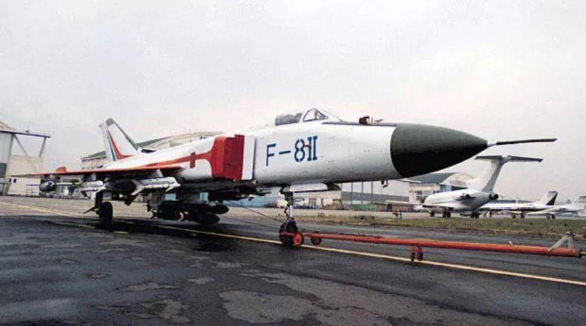 歼八被外机锁定的挑战与应对,歼八遭遇外机锁定挑战与应对策略