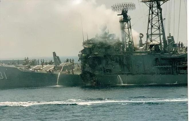 美军舰遭遇袭击事件，探究事件背景、影响与未来展望，美军舰遭遇袭击事件，背景探究、影响分析及未来展望