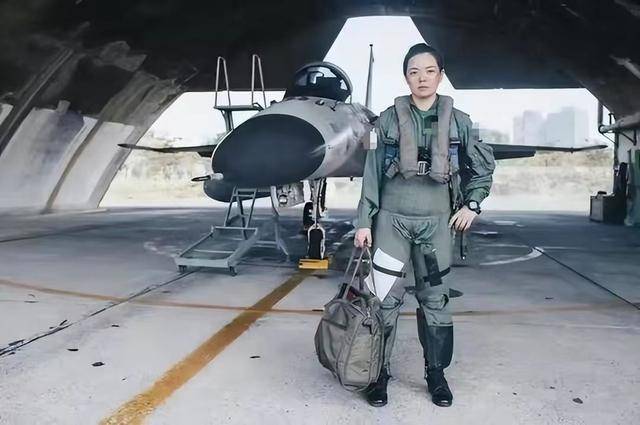 中国歼-20女飞行员,展翅高飞,巾帼不让须眉,中国歼-20女飞行员,巾帼展翅,英勇高飞