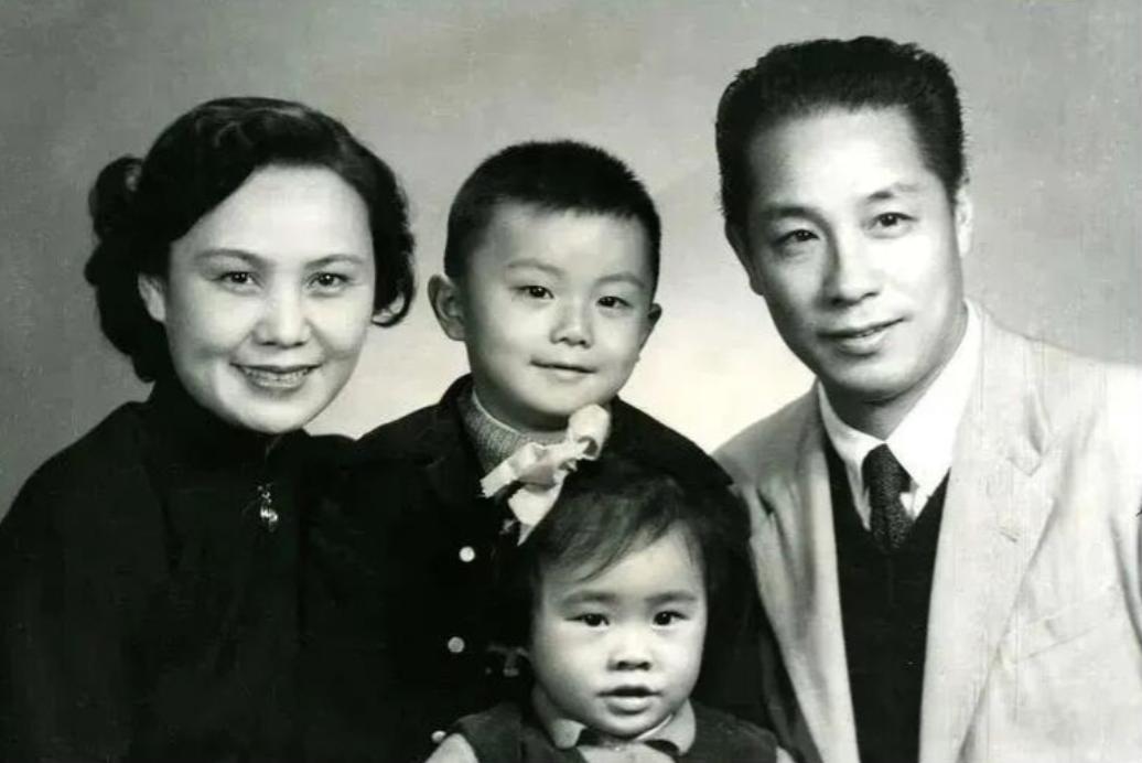 白杨洲际导弹与东风-41，两大强国的战略武器对比，白杨洲际导弹与东风-41，两大强国战略武器对比分析