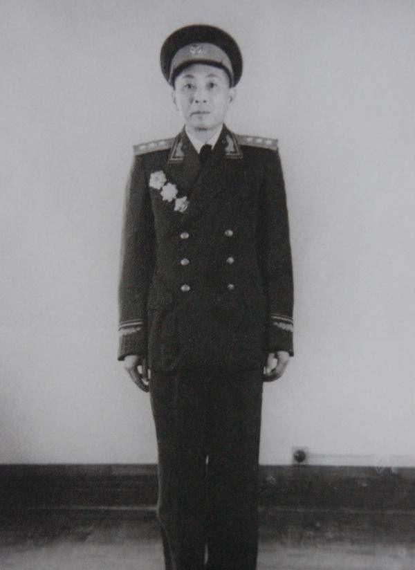 此人被授予上将军衔,荣耀背后的传奇故事,上将军衔背后的荣耀传奇故事