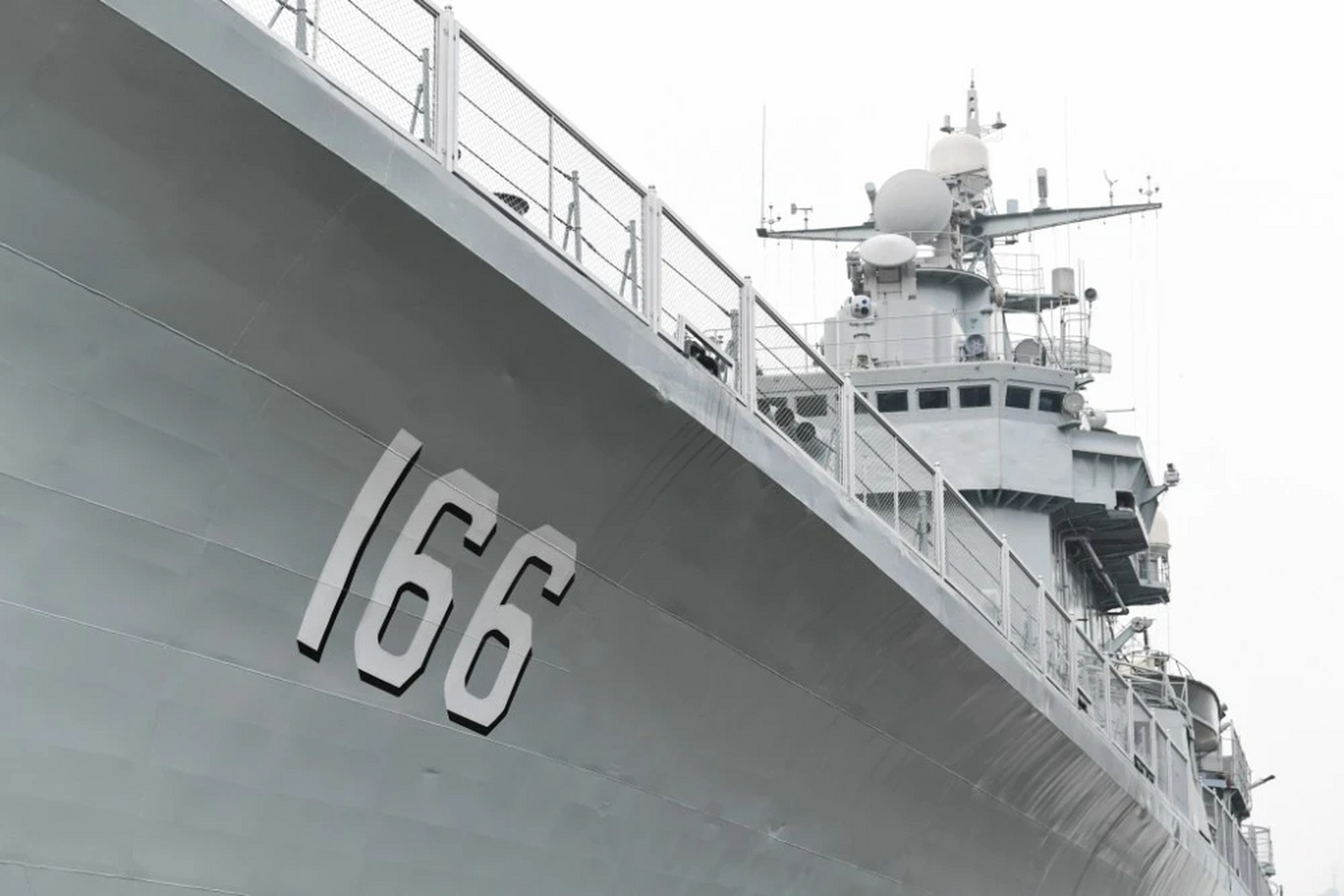 中国海军166驱逐舰,捍卫海洋权益的钢铁长城,中国海军166驱逐舰,捍卫海洋权益的坚固堡垒