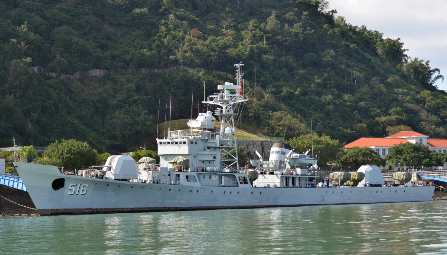 中国海军166驱逐舰,捍卫海洋权益的钢铁长城,中国海军166驱逐舰,捍卫海洋权益的坚固堡垒