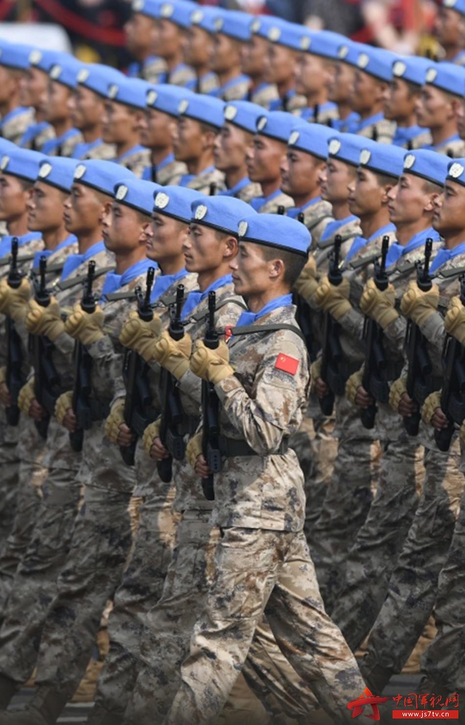 受阅部队之徒步方队,展现力量与荣耀的15个方阵,徒步方队展力量与荣耀,受阅部队的15方阵风采