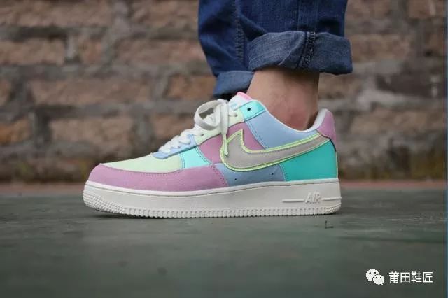 空军一号两边挤脚的原因及解决方案，空军一号挤脚原因与解决方案探讨