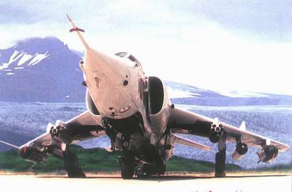 强5攻击机机炮位置及其历史影响，强5攻击机的机炮位置及其历史战略影响