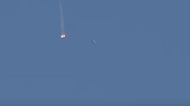 苏-24战斗轰炸机图片，历史、性能与战略价值分析，苏-24战斗轰炸机，图片回顾、历史性能及战略价值解析