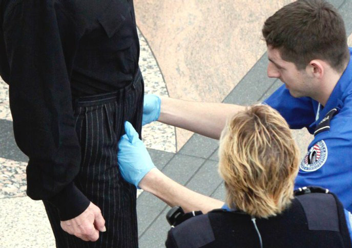 裤裆摸出手榴弹，一则关于勇气与智慧的故事，裤裆摸出手榴弹，勇气与智慧的传奇故事