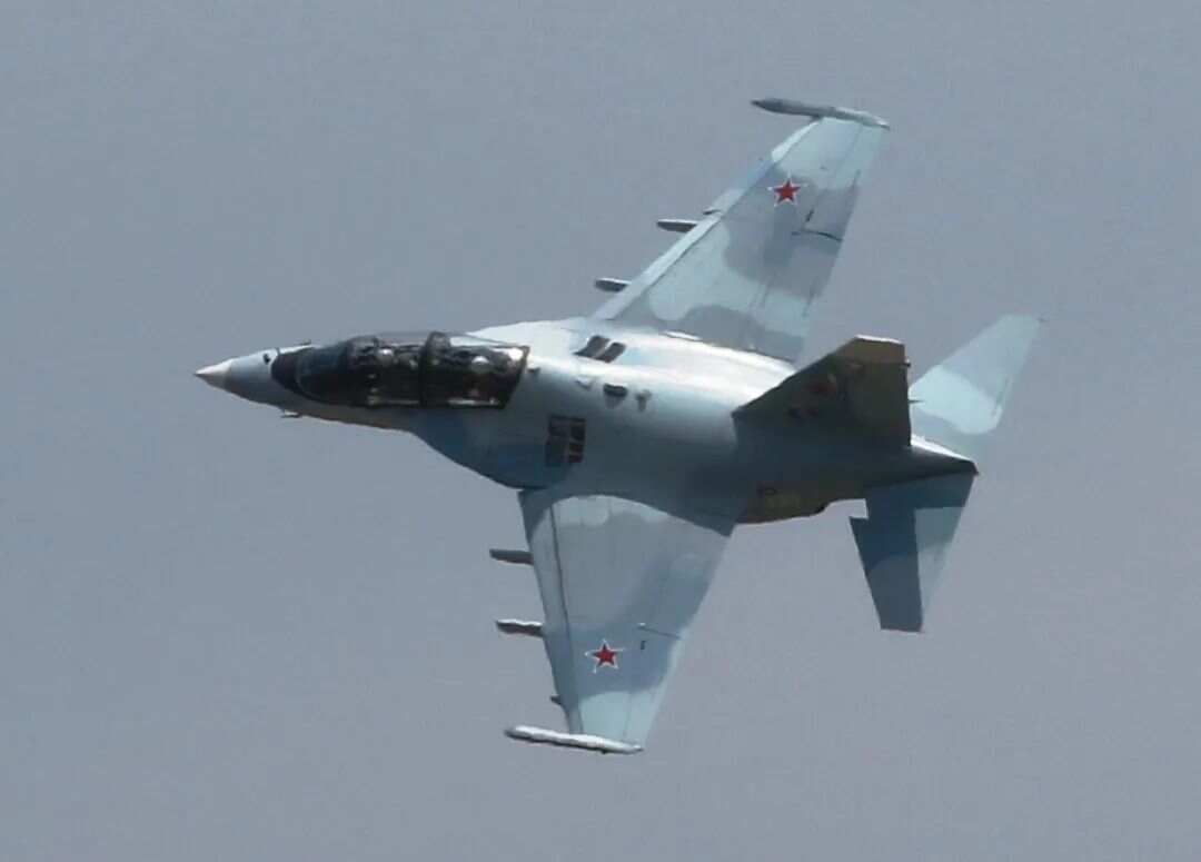 俄罗斯教练机雅克-130，性能卓越与独特魅力的空中领航者，俄罗斯教练机雅克-130，卓越性能与独特魅力的空中领航先锋