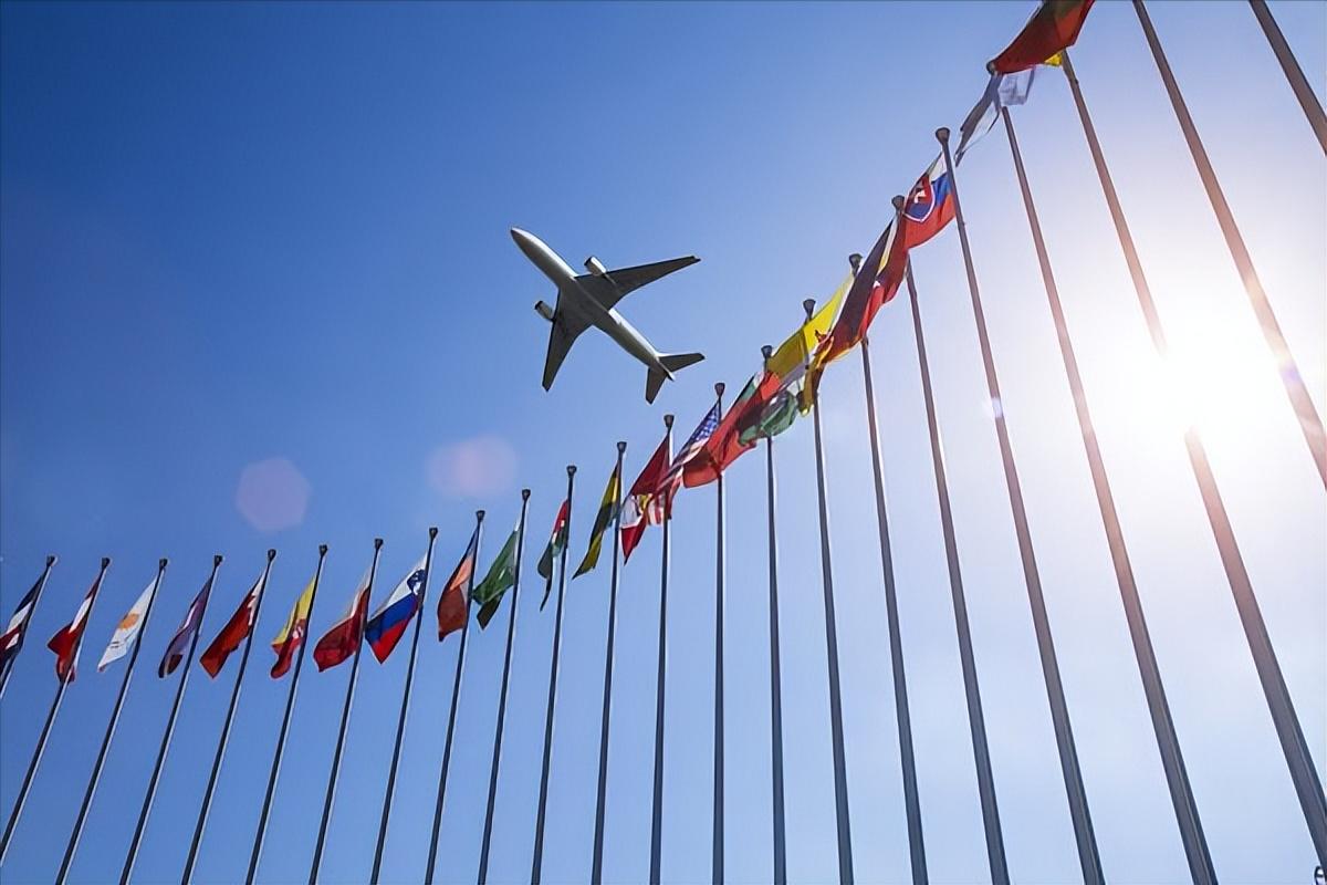 轰-6K挂载六枚长剑-10,空中力量的崭新篇章,轰-6K挂载六枚长剑-10,空中力量的巅峰展示