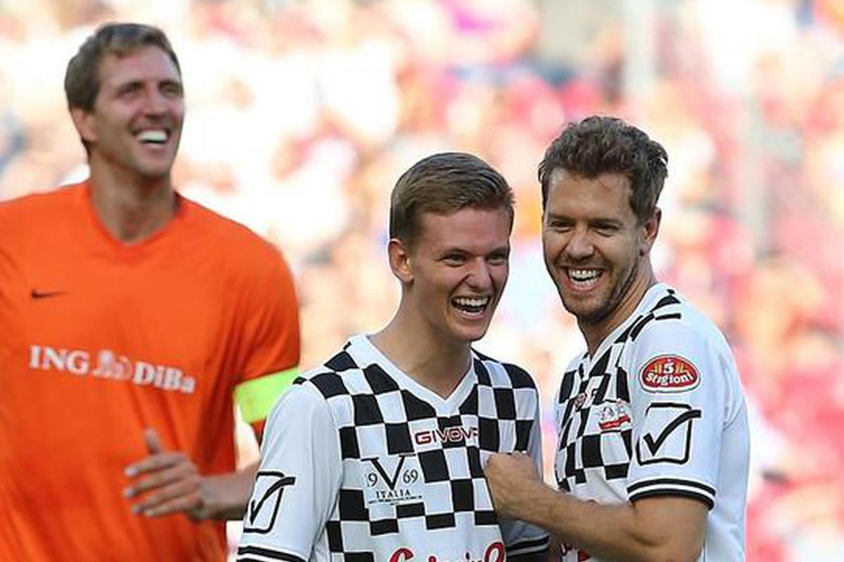 王中王四肖选一肖期期准，揭秘精准预测背后的秘密，揭秘王中王四肖选一肖期期准的精准预测秘密