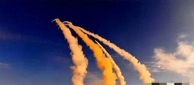 中国导弹东风-21，力量与智慧的象征，中国东风-21导弹，力量与智慧的象征