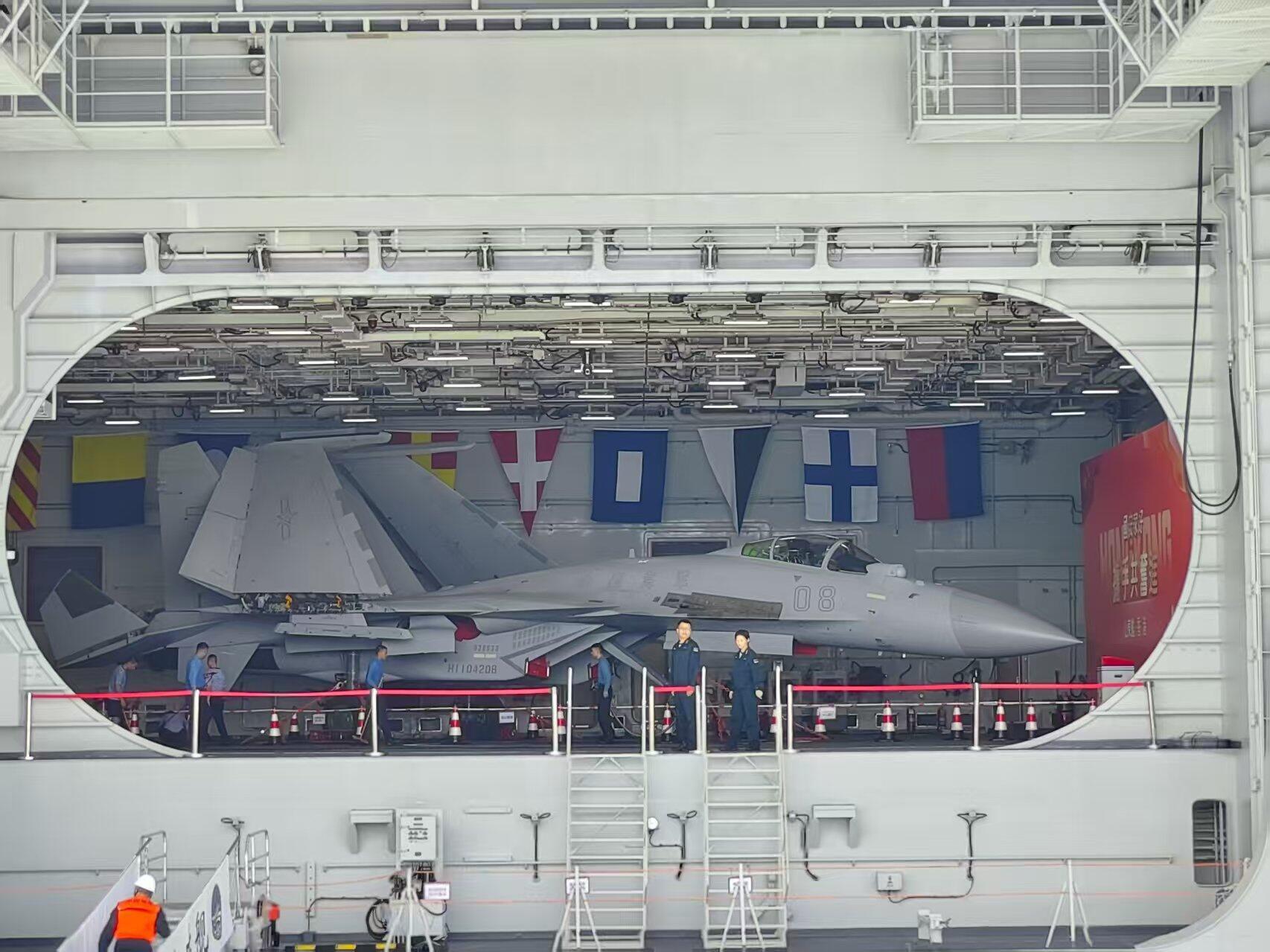 探索中国海军的骄傲,115舰机库,揭秘中国海军骄傲之作,揭秘115舰机库之旅