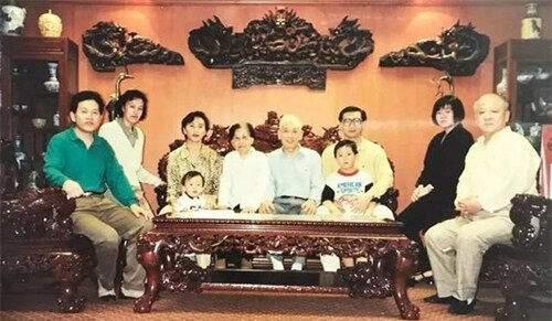 瓦良格号购买价格及其背后的故事，瓦良格号购买价格揭秘，背后的故事引人深思