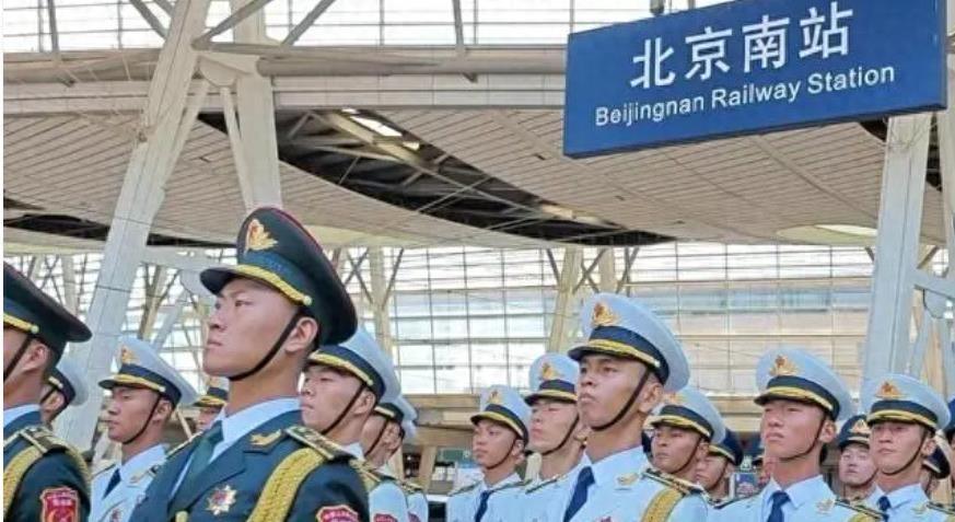 三军仪仗队中的山东小伙，荣耀与担当，山东小伙在三军仪仗队中的荣耀与担当