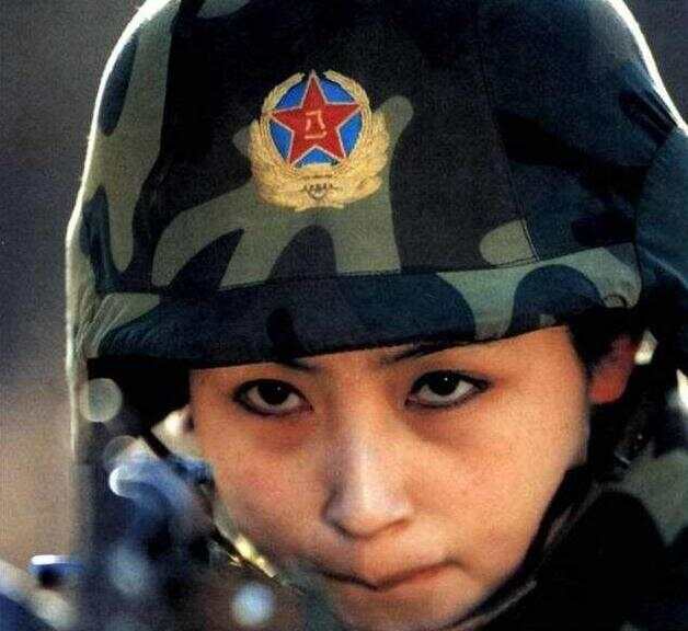 中国女兵照片全集，展现铿锵玫瑰的英勇风采，中国女兵照片全集，展现铿锵玫瑰的英勇风采与力量