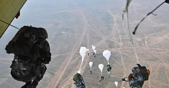 空降兵第十五军著名英雄,英勇无畏的传奇人物,传奇英雄,空降兵第十五军英勇无畏的战士风采