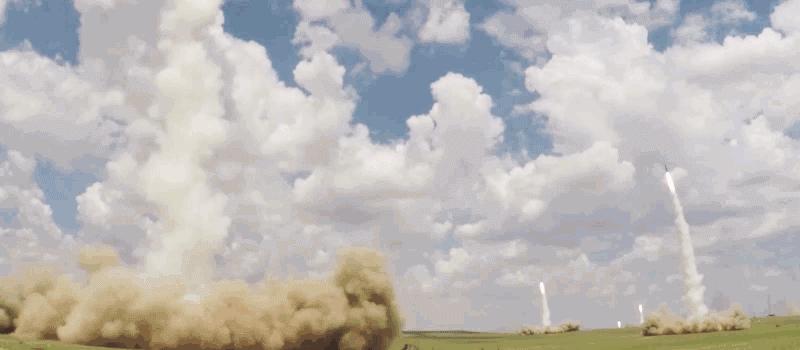 歼-10与枭龙对决F-15，空中力量的较量，歼-10与枭龙对决F-15，空中力量的巅峰较量