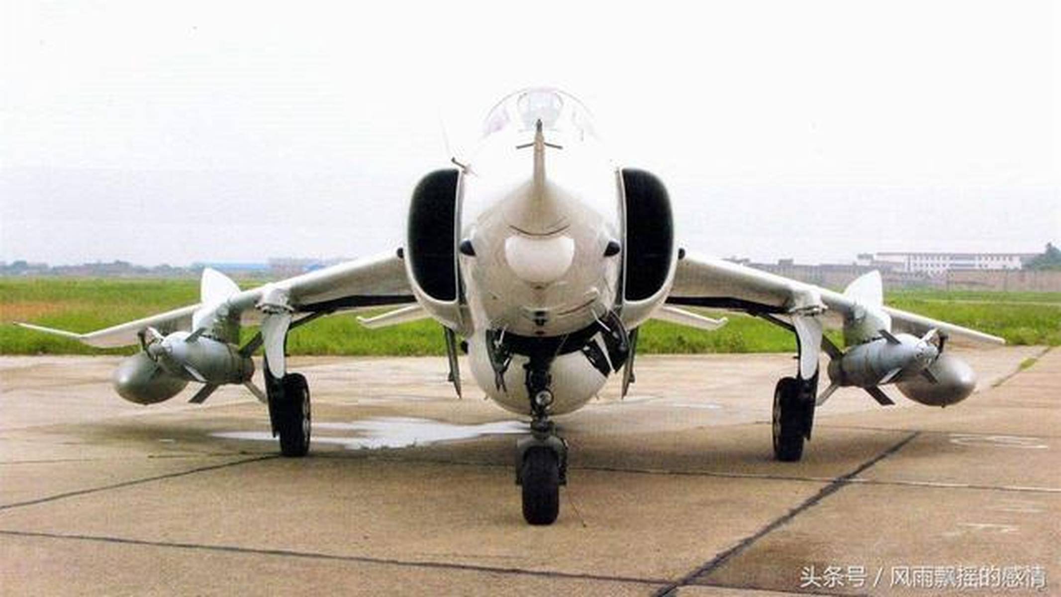 强5攻击机的载弹量与作战能力，深入探究其可带重量，强5攻击机载弹量与作战能力深度解析，可带重量探讨