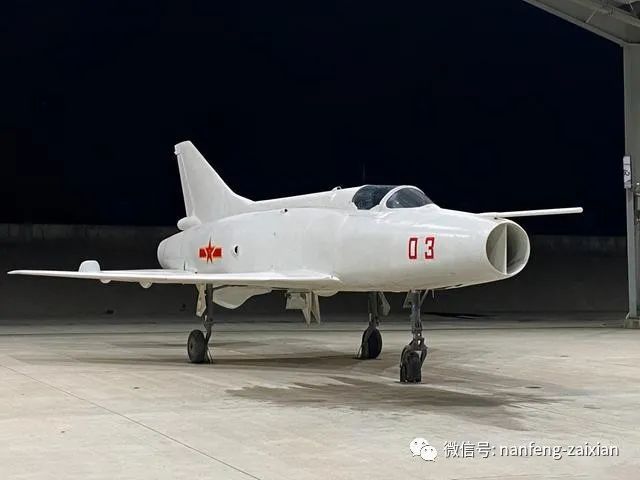 歼-12机动性，卓越性能与战斗力的体现，歼-12机动性，卓越性能与战斗力的典范