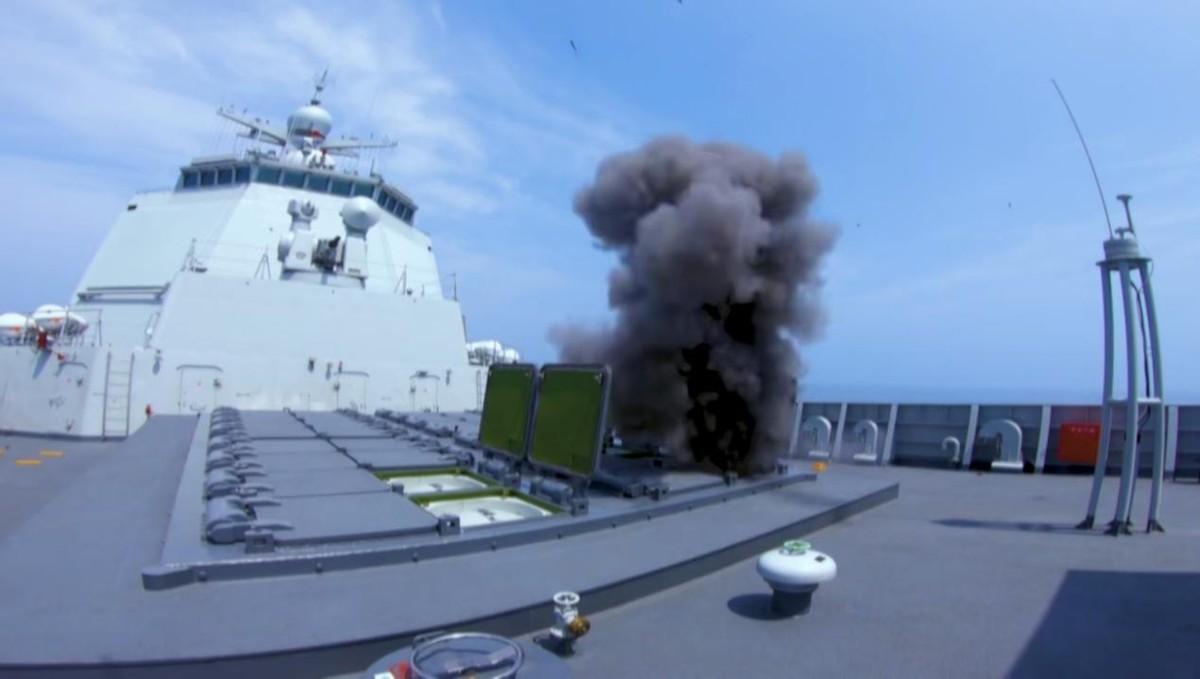 山东舰、辽宁舰与中国海军的崛起,多艘战舰共筑强国梦,山东舰、辽宁舰与中国海军崛起,多艘战舰共筑国防强国梦