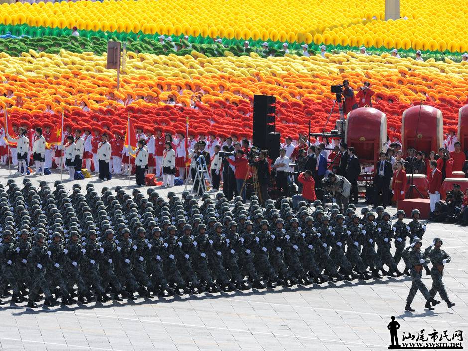 揭秘,谁是2009年国庆阅兵解说员?,揭秘,2009年国庆阅兵解说员身份揭晓!