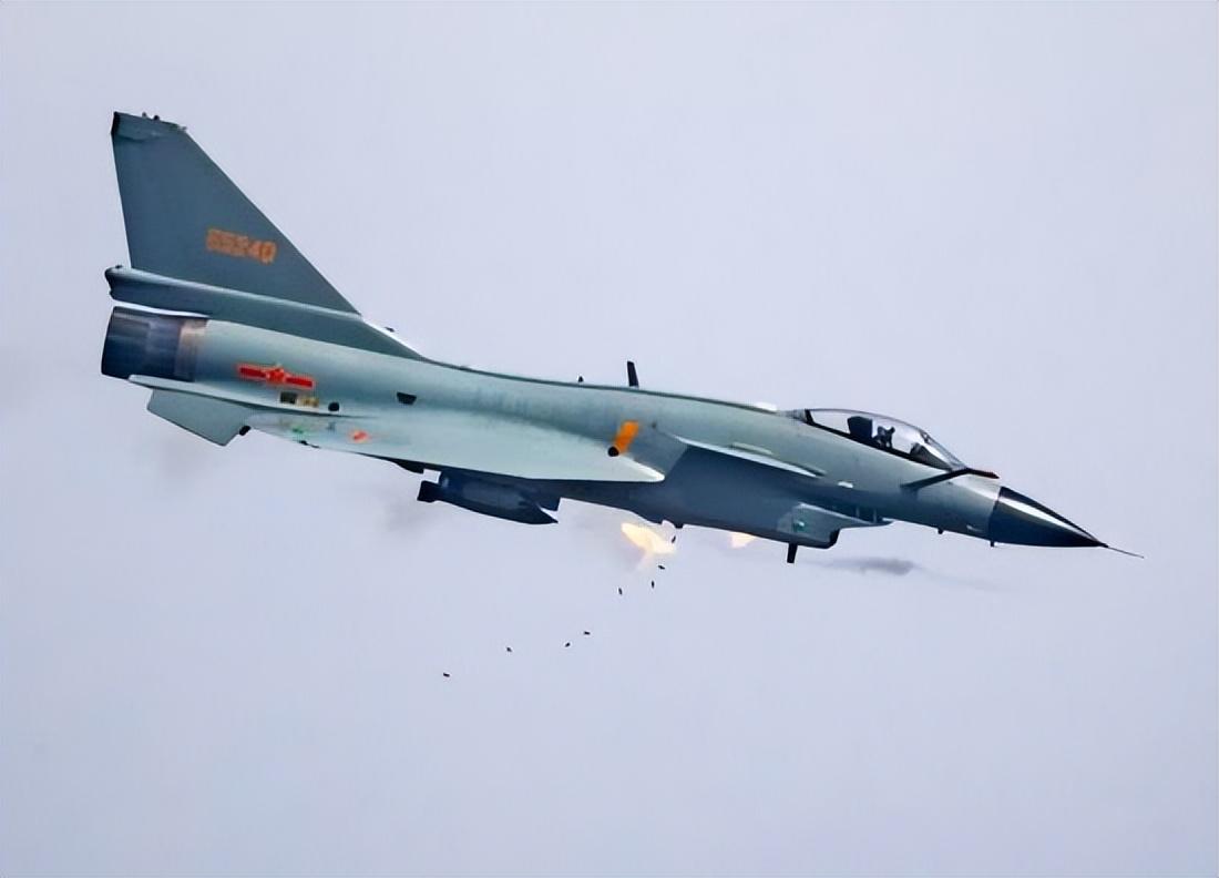 歼-10战斗机,致命武器的杰出代表,歼-10战斗机,致命武器的杰出典范