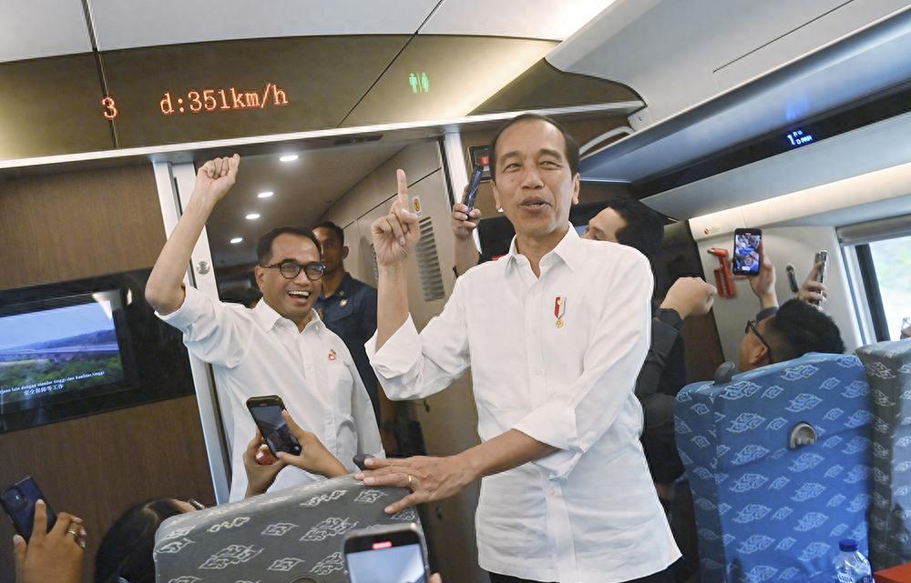 中美关系的主要内容，复杂多维的交往与挑战应对，中美关系，多维交往的挑战与应对策略