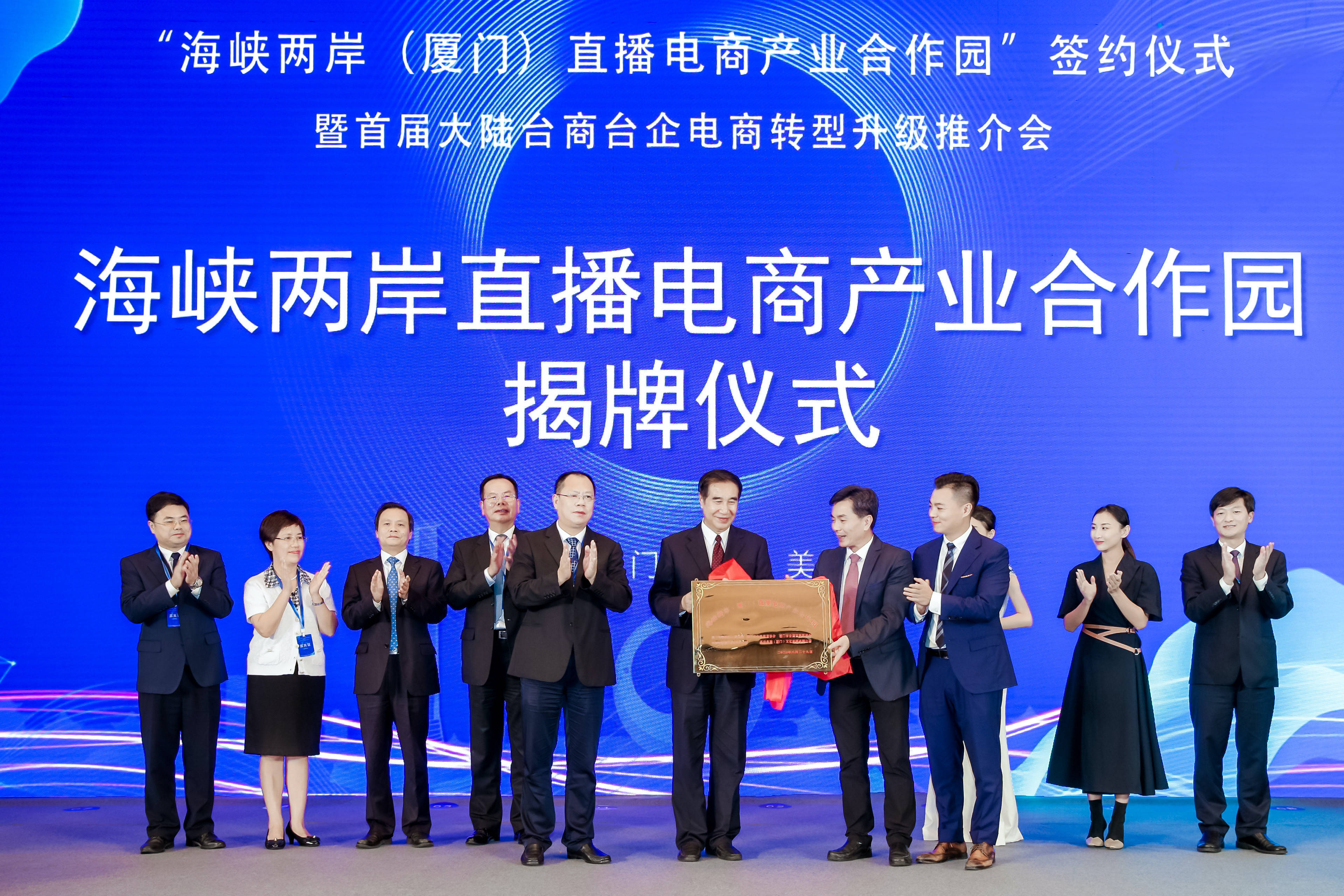 海峡两岸的今天,共融共生,共创未来,海峡两岸共融共生,共创未来新篇章