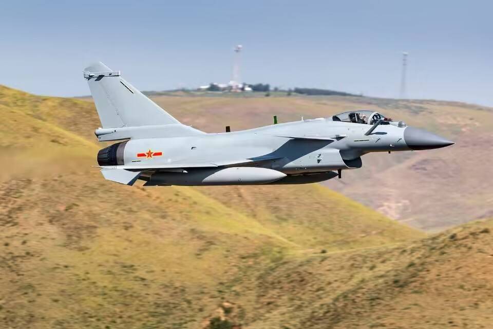 歼-10战斗机的作用，空中力量的重要支柱，歼-10战斗机，空中力量的重要支柱