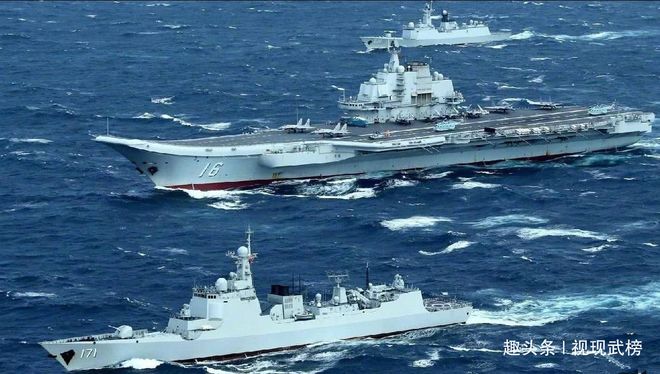 辽宁舰的雄伟身姿，揭示其巨大尺寸与壮观风采，辽宁舰壮丽风采，揭示巨大尺寸与雄伟身姿的壮观风采