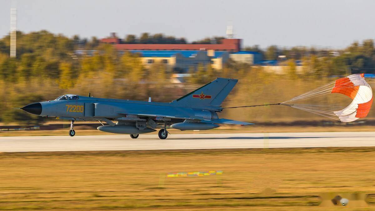 揭秘歼-16战斗机的服役数量，2022年究竟有多少架歼-16翱翔蓝天？，揭秘，歼-16战斗机在2022年的服役数量及蓝天翱翔的架数