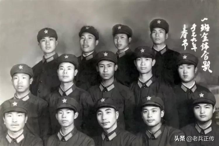 探索历史记忆，一张穿65式军装的男兵照片的故事，探索历史记忆，男兵身着65式军装的背后故事