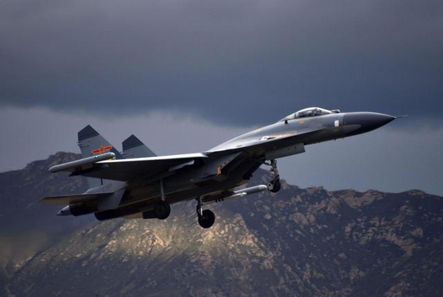 我国最强战机歼-16,空中力量的璀璨明珠,我国空中力量璀璨明珠,歼-16战机展现超强实力