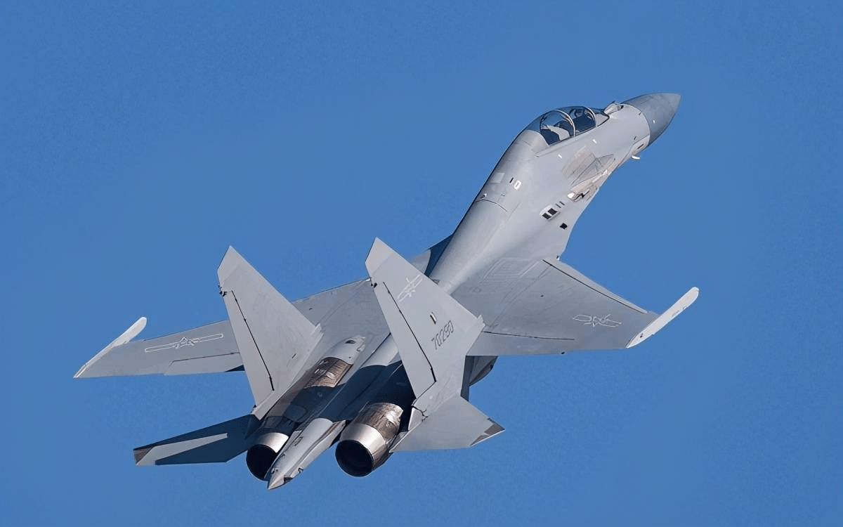 揭秘中国新一代空中霸主，歼-16战斗机的诞生与实力，揭秘中国新一代空中霸主，歼-16战斗机的诞生与强大实力