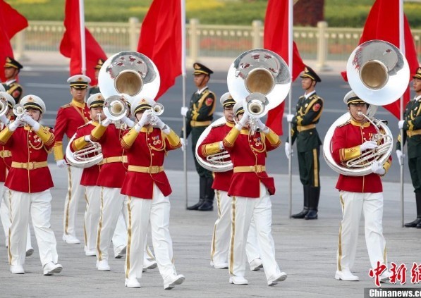 三军仪仗队视频行军礼，荣耀与责任的体现，三军仪仗队行军礼，荣耀与责任的展现