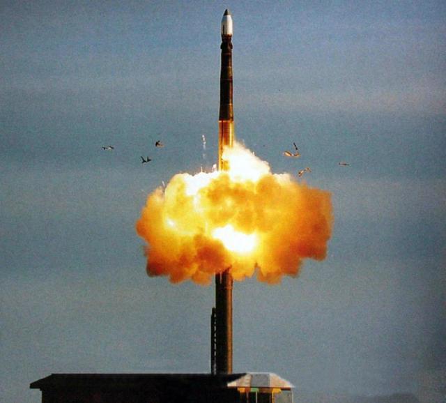 白杨导弹中段变轨技术,探索与挑战,白杨导弹中段变轨技术的探索与挑战