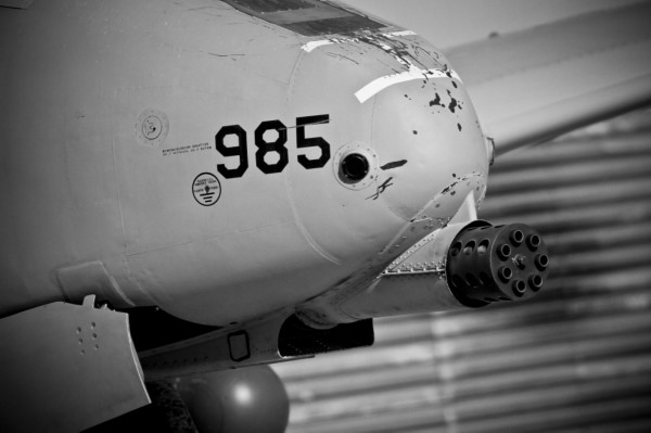 A-10攻击机对抗暴君的挑战，空中霸主的力量展现，A-10攻击机迎战暴君挑战，空中霸主的力量展示