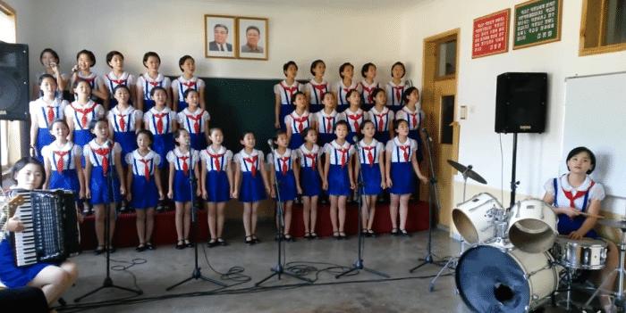 朝鲜战争胜利69周年晚会，回顾历史，展望未来，朝鲜战争胜利纪念晚会，回首历史荣光，展望未来发展