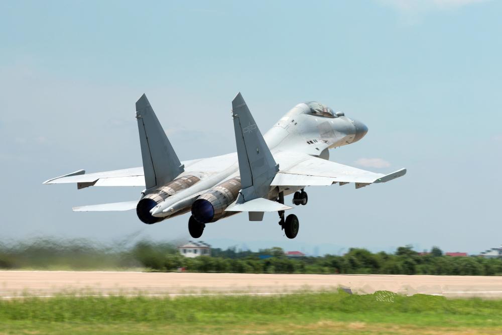 中国歼-16战斗机数量概览,中国歼-16战斗机数量概览,揭秘现役规模与实力