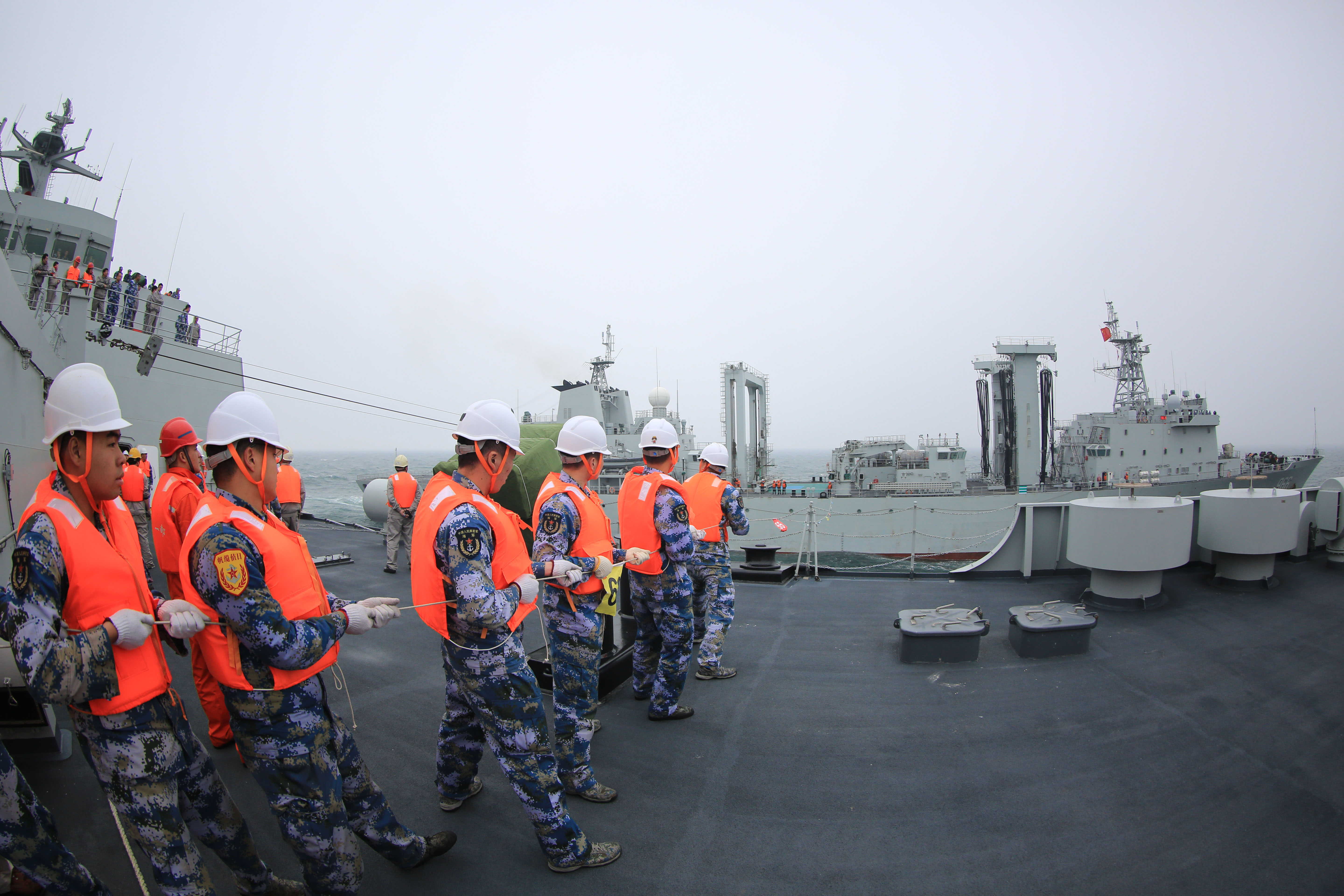 海军上舰,艰苦背后的荣耀与责任,海军上舰,荣耀与责任的磨砺之路