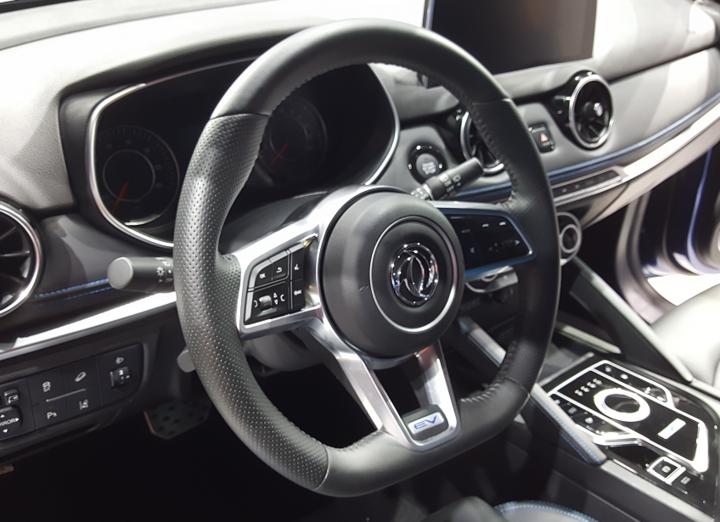 各国评论东风-17,全球视角下的战略导弹技术解析,全球视角下的战略导弹技术解析,各国评论东风-17