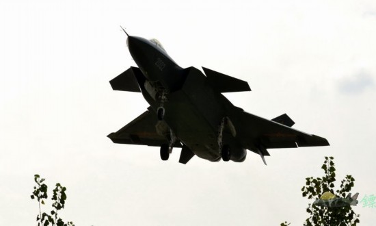 如何绘制歼-20隐形战斗机,歼-20隐形战斗机的绘制指南