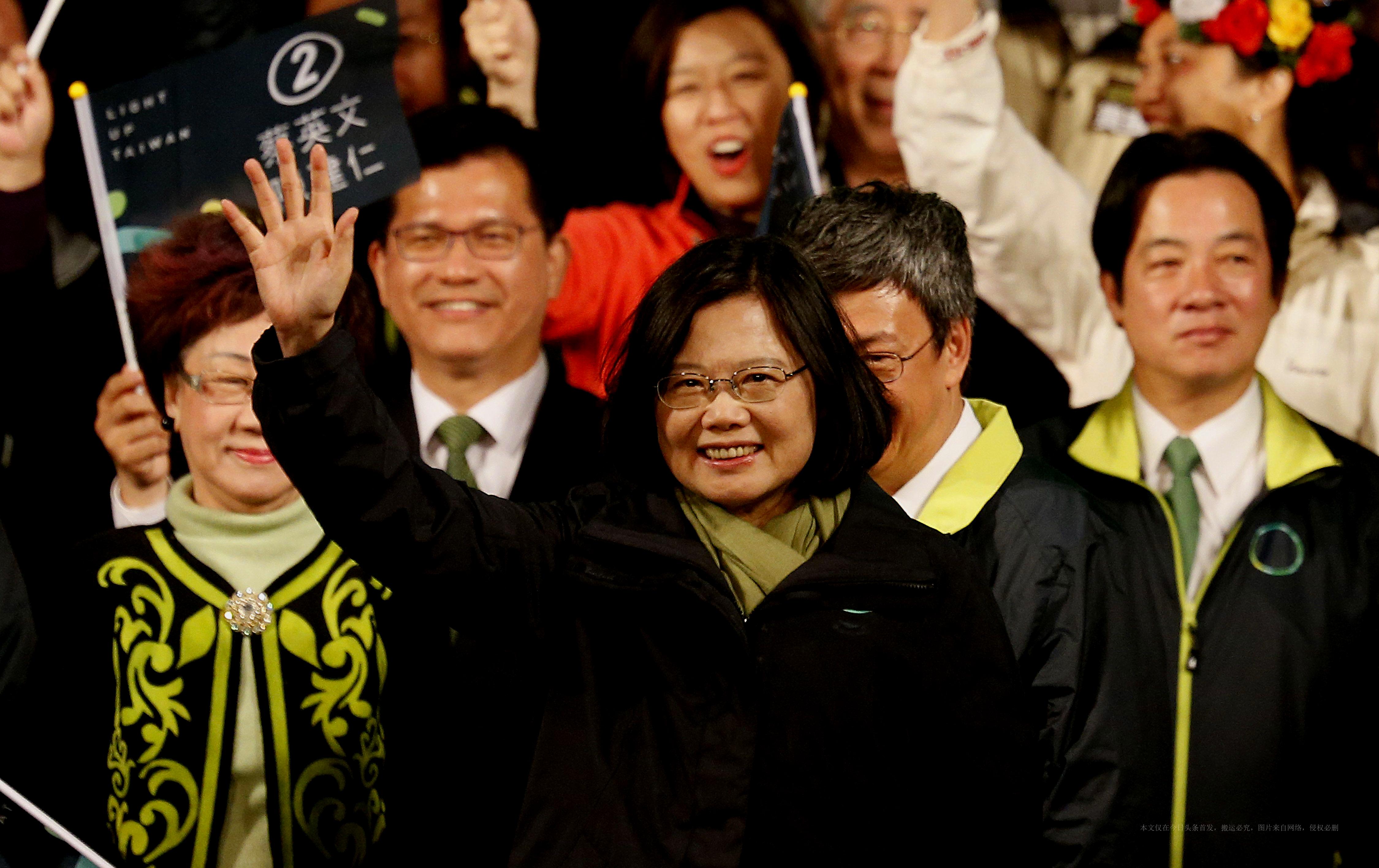 中国新型战斗机歼-16D的服役,揭示空中力量的崭新篇章,歼-16D服役揭示空中力量新篇章