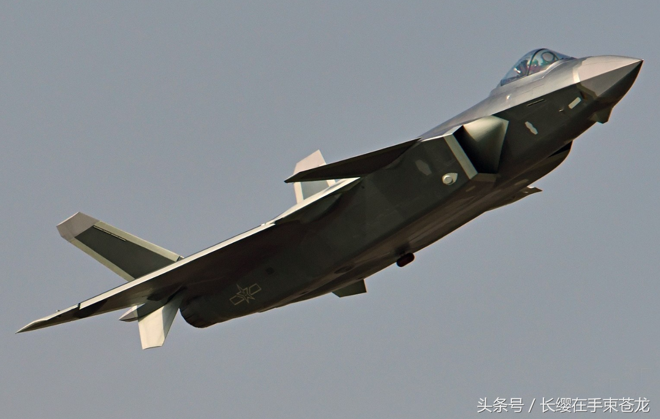 歼-16战斗机的介绍，歼-16战斗机性能概览与特点介绍