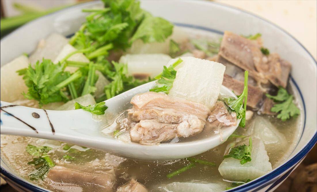 炖羊肉,只放三种调料的艺术,炖羊肉,极简调料的烹饪艺术